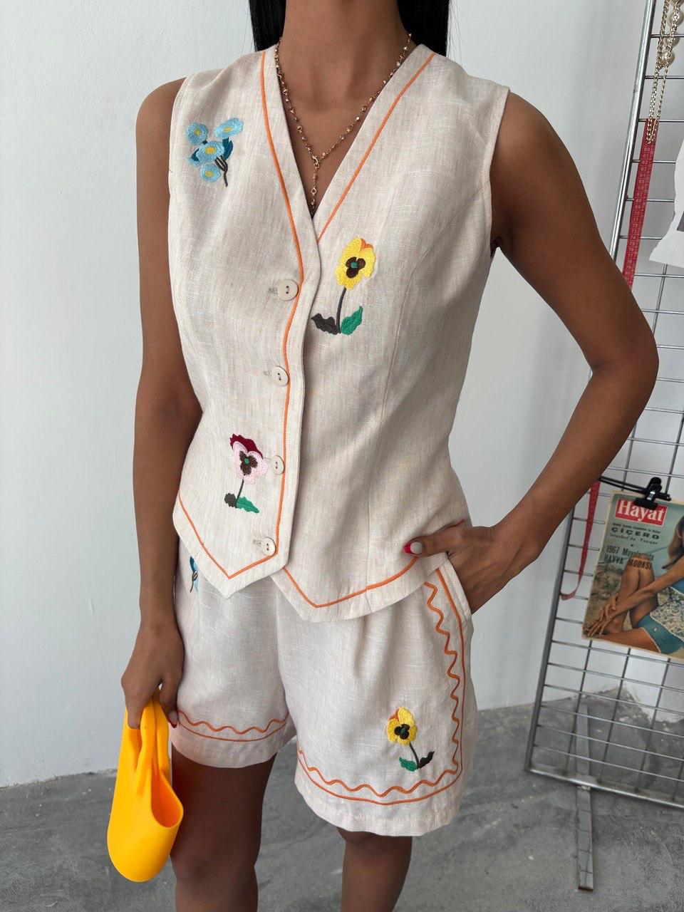 Ensemble short et gilet de costume à motif floral