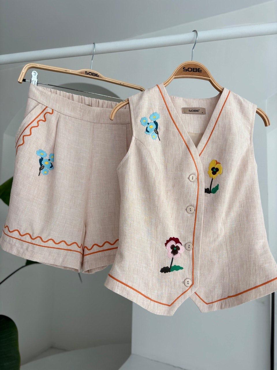 Ensemble short et gilet de costume à motif floral