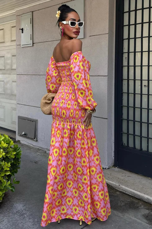 Robe longue à motifs et à épaules dénudées