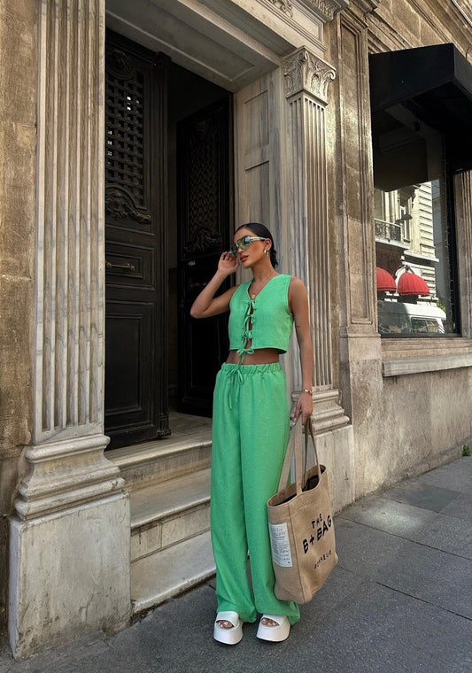 Ensemble pantalon et blouse crop top sans manches